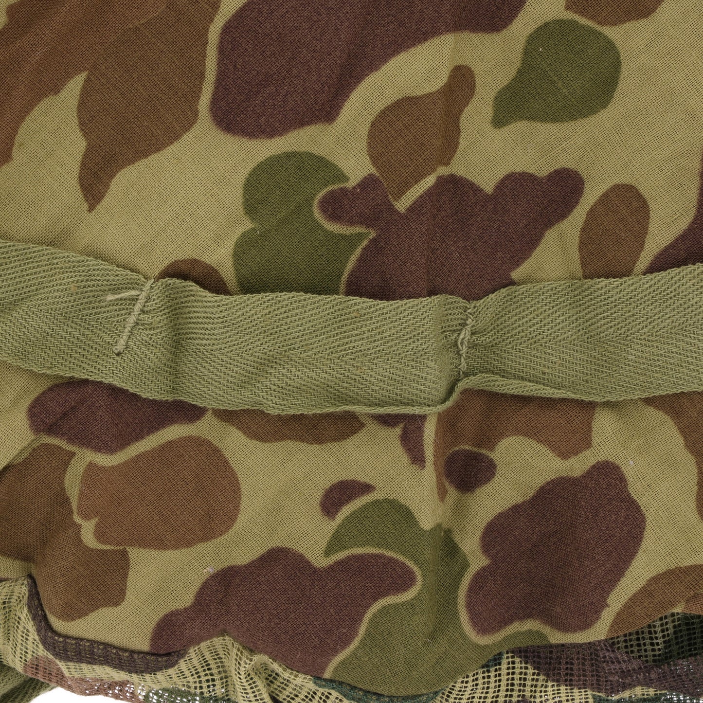 WWII USMC Camouflage Mosquito Net M-1 Helmet Cover (Type B)