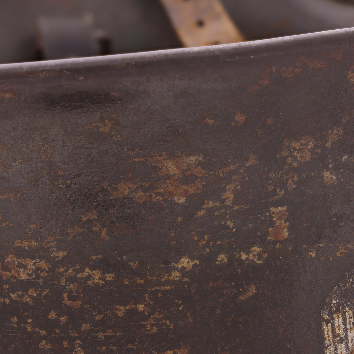 WWII German M40 Single Decal Heer Helmet with Whitewash Camouflage Remnants (ET64)
