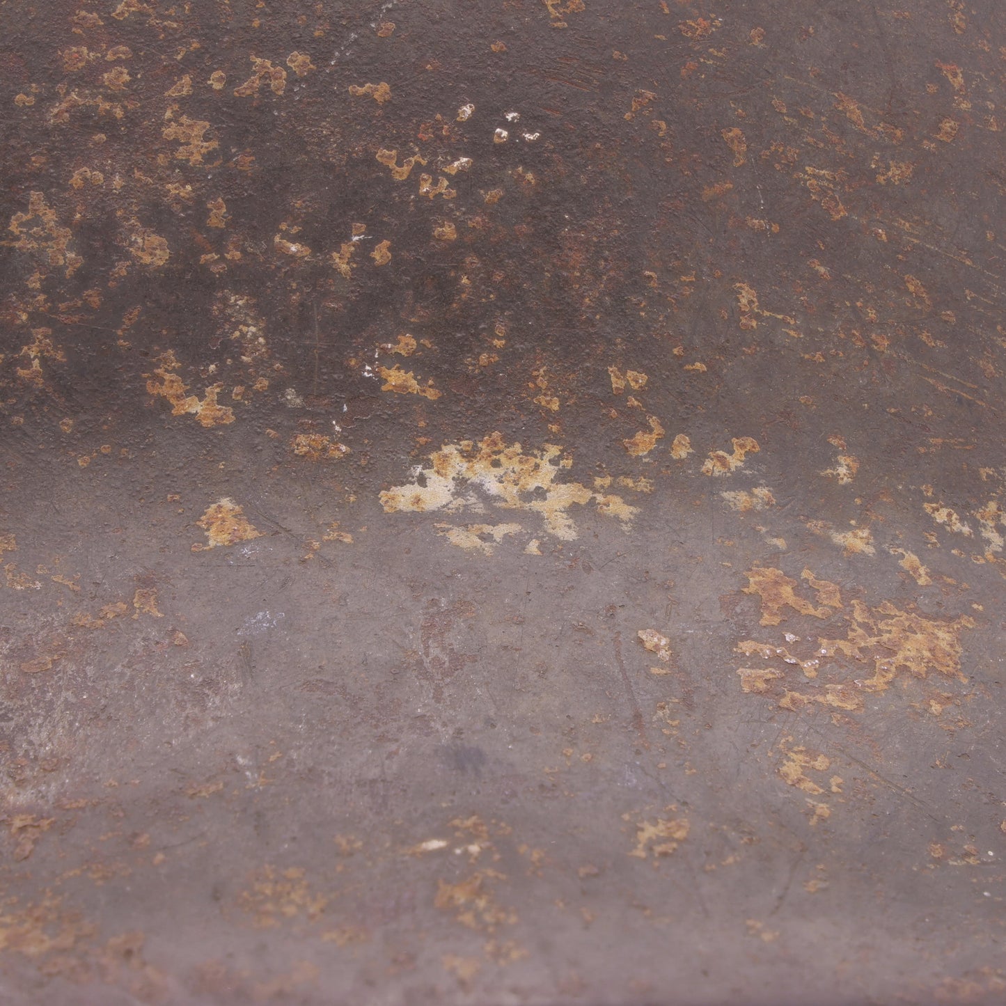 WWII German M40 Single Decal Heer Helmet with Whitewash Camouflage Remnants (ET64)