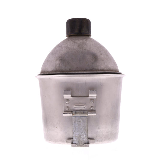 https://cloud.ortery.com/share/uXmxIU/WWII%20U.S.%20M1942%20Canteen%20with%20Cup%20by%20Rutenber%20Electric%20Co.%20&%20Foley%20Mfg.%20Co.%20%28194344%29-360/WWII%20U.S.%20M1942%20Canteen%20with%20Cup%20by%20Rutenber%20Electric%20Co.%20&%20Foley%20Mfg.%20Co.%20%28194344%29-360.html