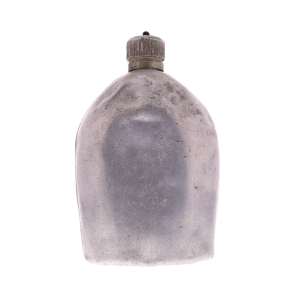 https://saasphoto.com/share/uXmxIU/WWI%20U.S.%20M1910%20Canteen%20with%20Cover%20by%20AGMCo.%20&%20L-D%20Inc%20%281%29.%20%281918%29-360/WWI%20U.S.%20M1910%20Canteen%20with%20Cover%20by%20AGMCo.%20&%20L-D%20Inc.%20%281918%29-360.html